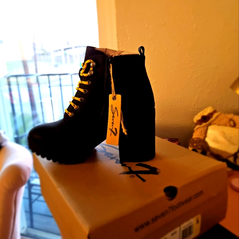 Size 8 Flatiron Vegan leather ankle boot